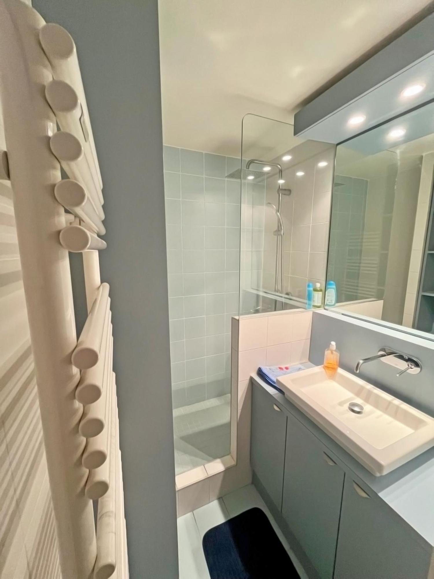 Apt Golfe Juan - 5Min Des Plages - Parking Privee - Piscine Rooftop Vallauris Exteriör bild
